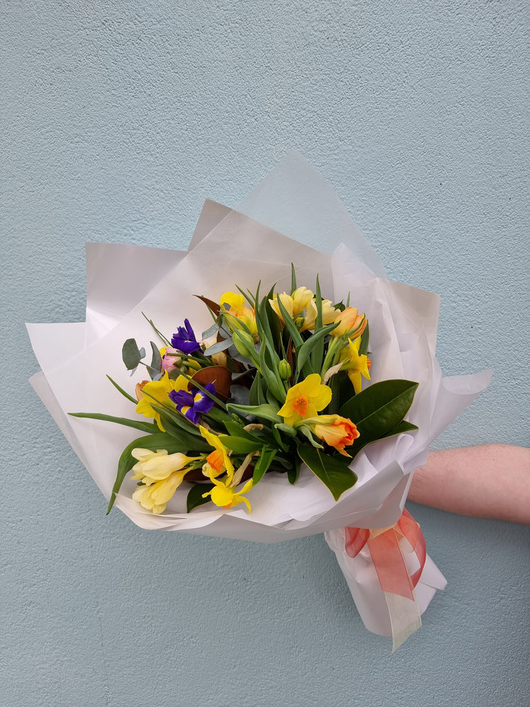 Spring is here and we want to enjoy it with a sweet little posy of seasonal, spring blooms.